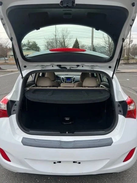 2017 Hyundai Elantra - Image 6 of 12