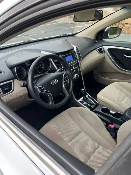 2017 Hyundai Elantra - Image 7 of 12