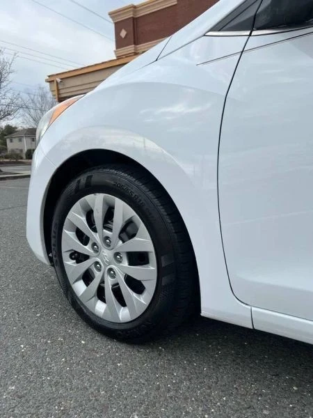 2017 Hyundai Elantra - Image 10 of 12