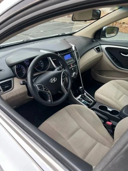 2017 Hyundai Elantra - Image 7 of 12