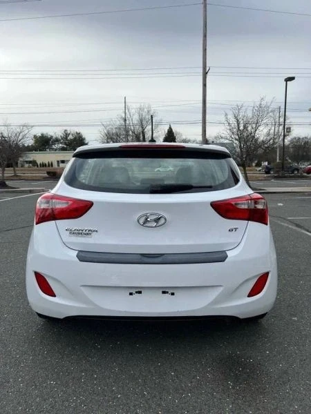 2017 Hyundai Elantra - Image 5 of 12
