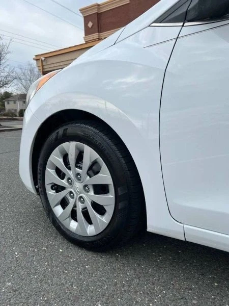 2017 Hyundai Elantra - Image 10 of 12