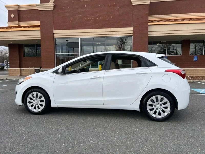 2017 Hyundai Elantra - Image 3 of 12