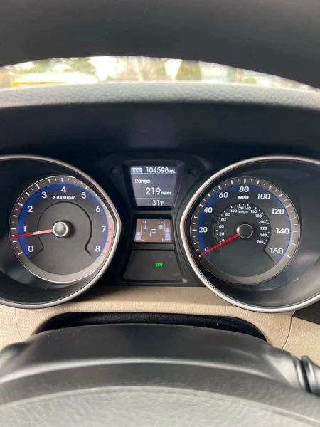2017 Hyundai Elantra - Image 9 of 12