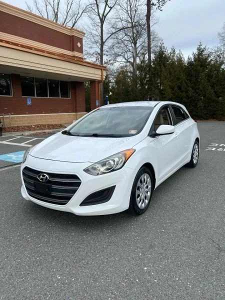 2017 Hyundai Elantra - Image 4 of 12