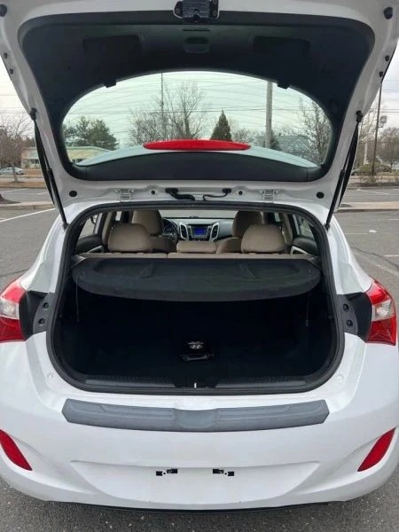 2017 Hyundai Elantra - Image 6 of 12