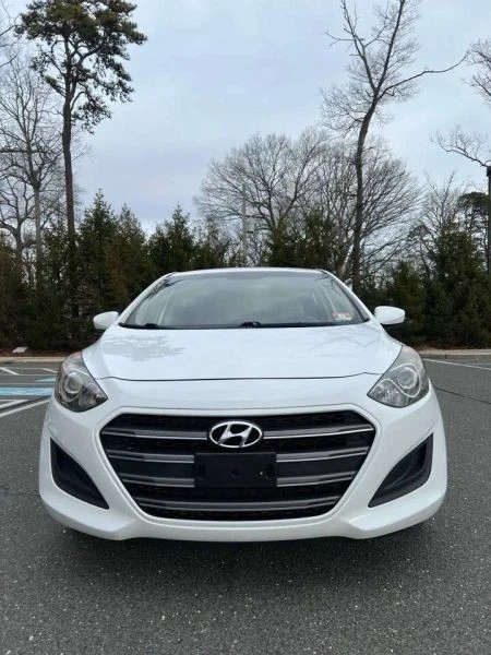 2017 Hyundai Elantra - Image 2 of 12