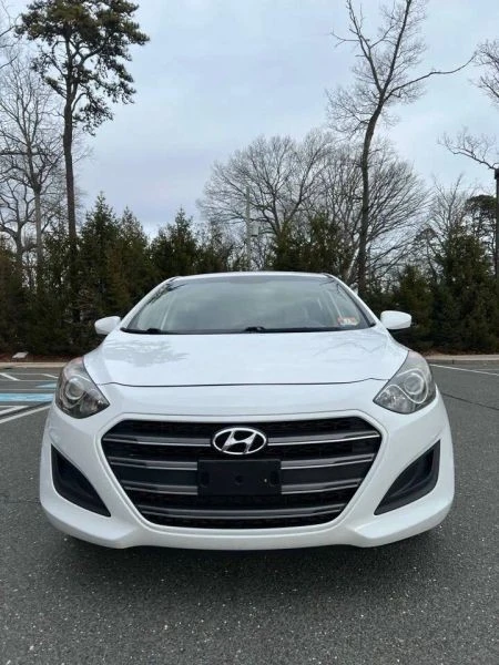 2017 Hyundai Elantra - Image 2 of 12