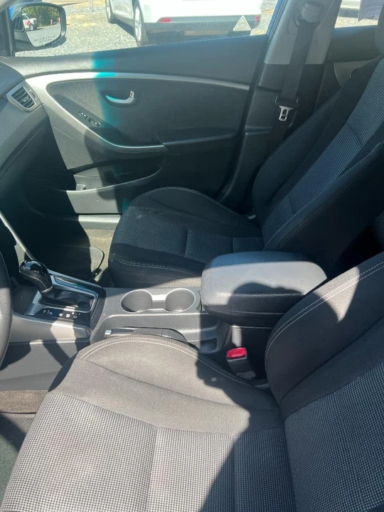 2017 Hyundai Elantra - Image 2 of 7