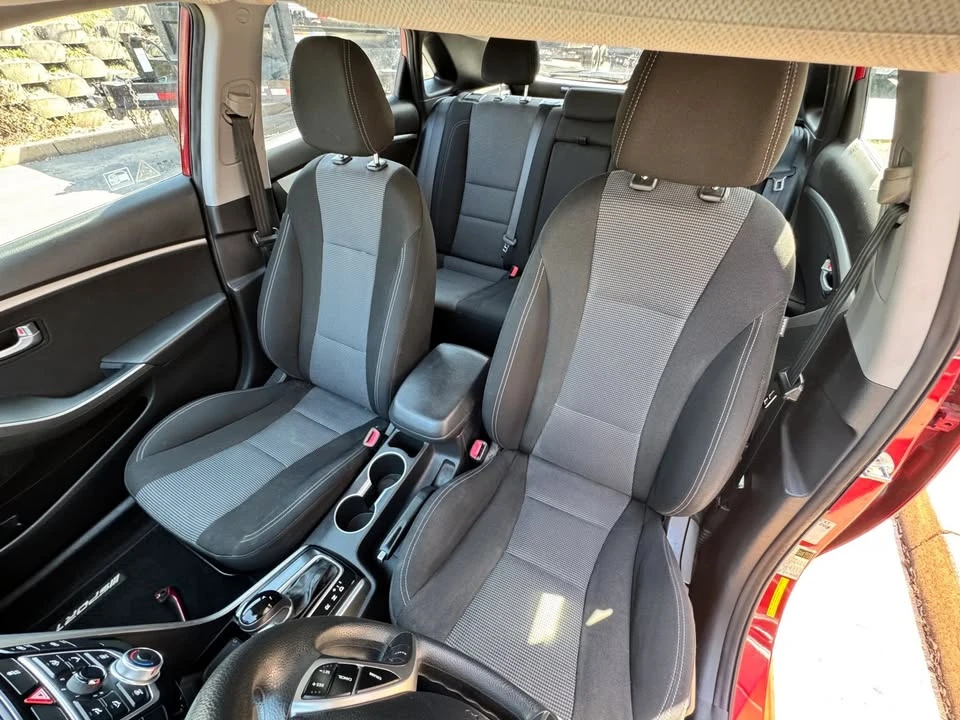 2017 Hyundai Elantra - Image 9 of 11