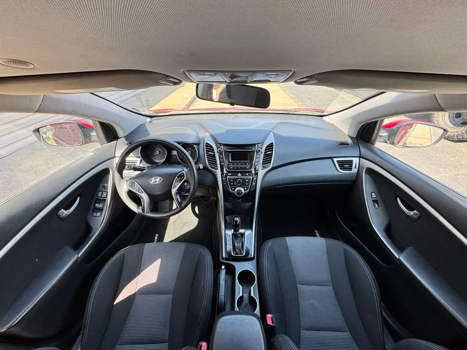 2017 Hyundai Elantra - Image 8 of 11