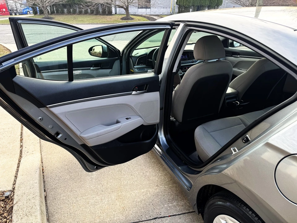 2017 Hyundai Elantra - Image 12 of 21