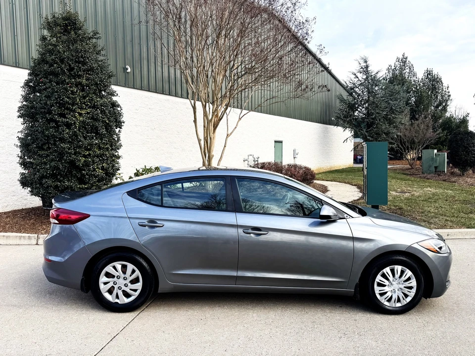 2017 Hyundai Elantra - Image 2 of 21