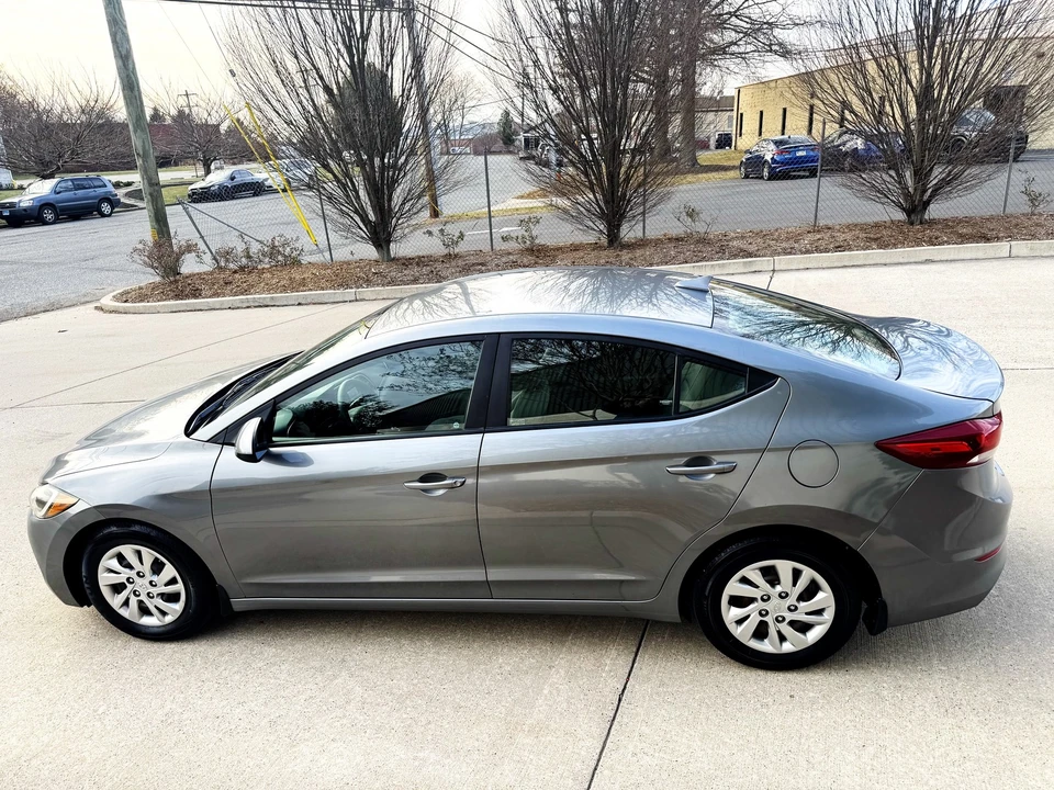 2017 Hyundai Elantra - Image 6 of 21