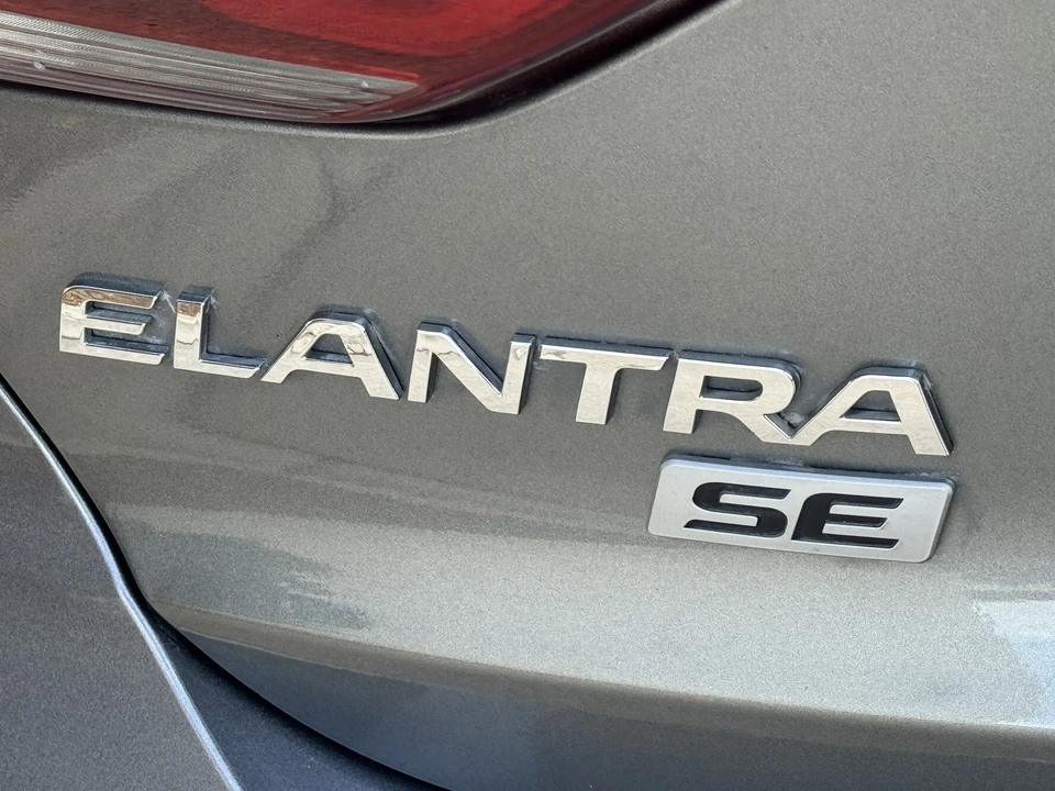2017 Hyundai Elantra - Image 15 of 21