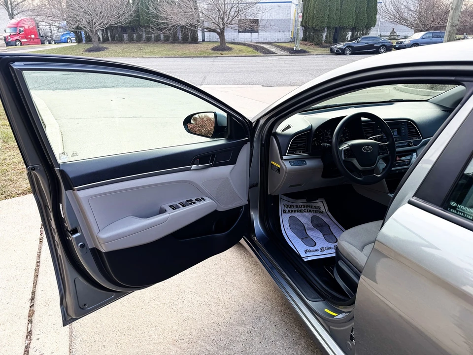 2017 Hyundai Elantra - Image 11 of 21