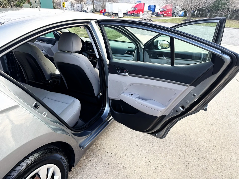 2017 Hyundai Elantra - Image 14 of 21