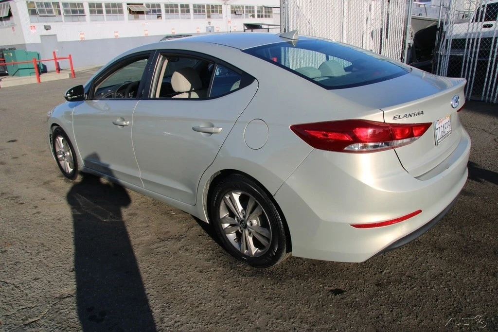 2017 Hyundai Elantra - Image 4 of 21