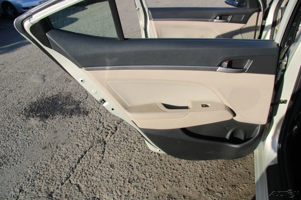 2017 Hyundai Elantra - Image 18 of 21