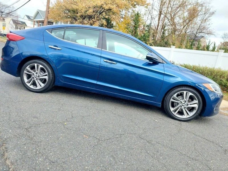 2017 Hyundai Elantra - Image 11 of 12