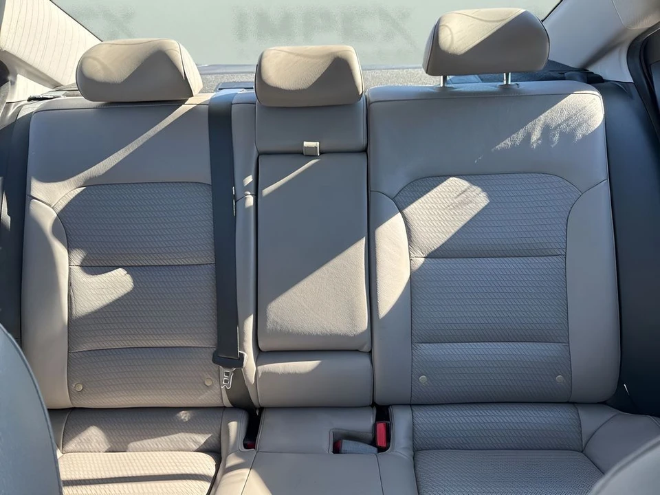 2017 Hyundai Elantra - Image 12 of 21