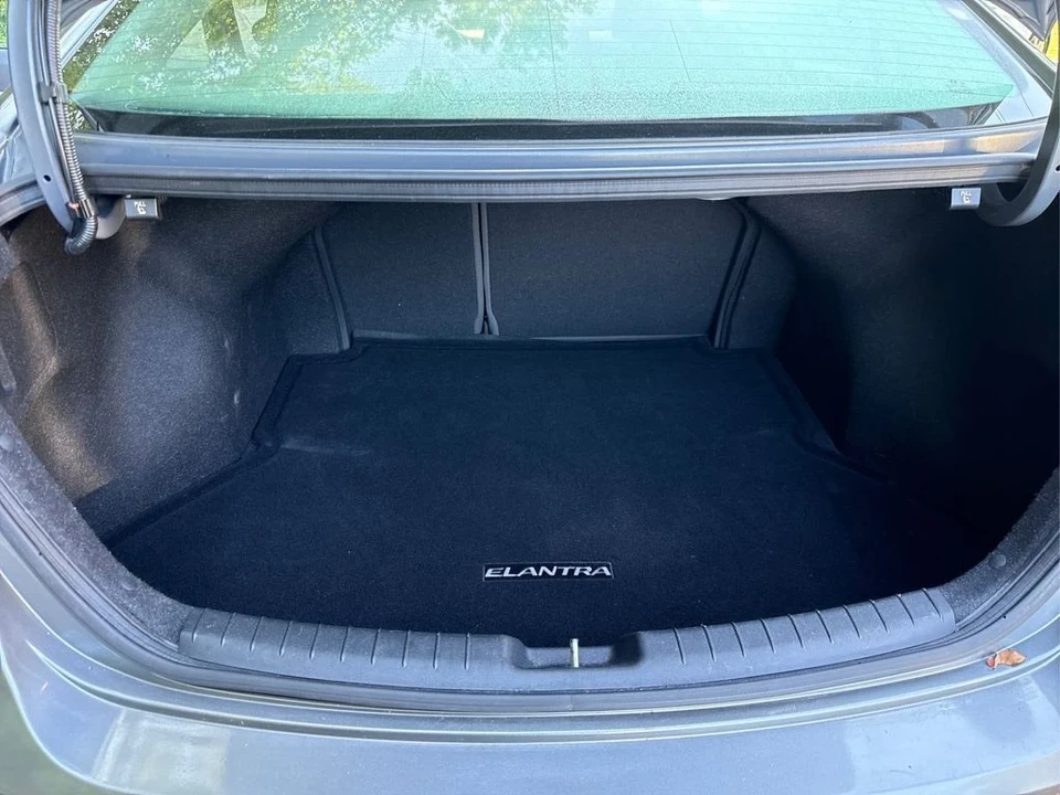 2017 Hyundai Elantra - Image 11 of 12
