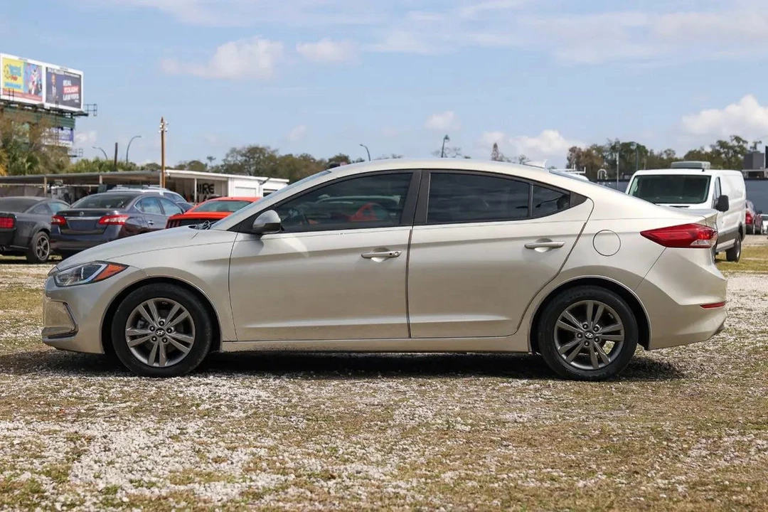 2017 Hyundai Elantra - Image 3 of 12