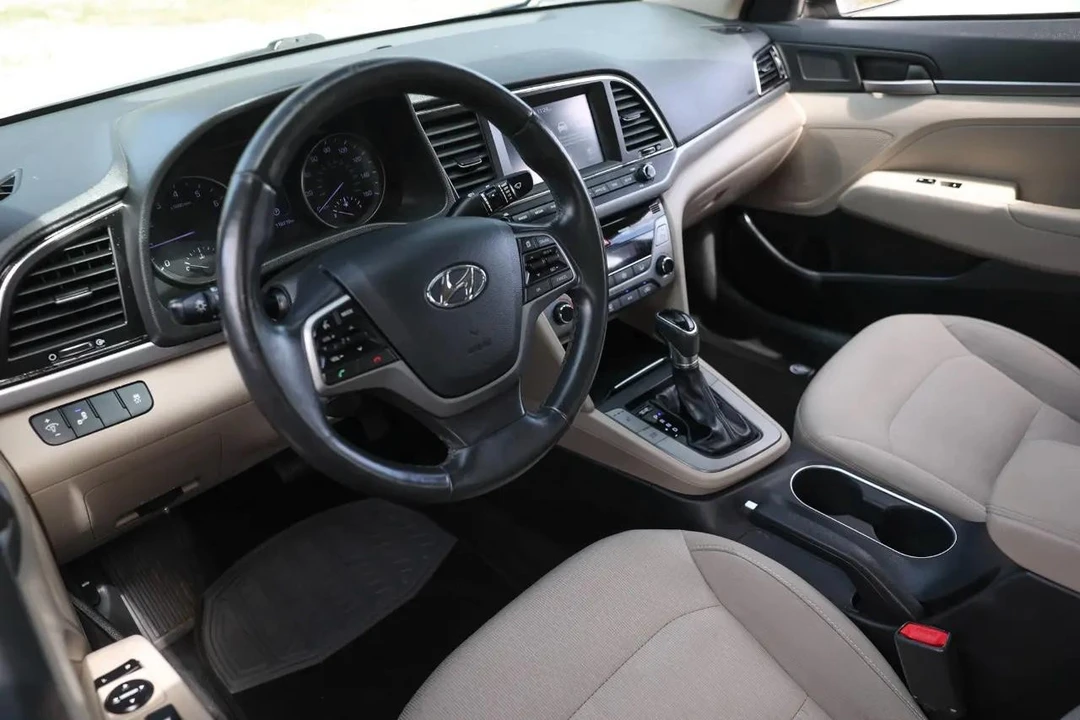 2017 Hyundai Elantra - Image 4 of 12