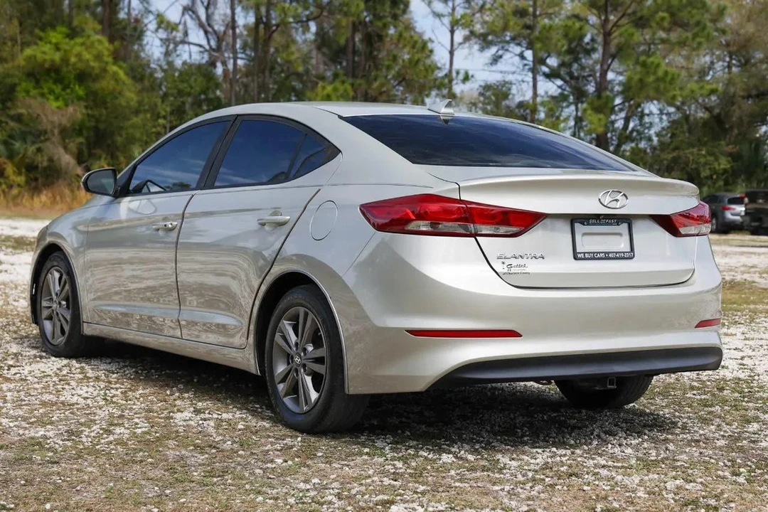 2017 Hyundai Elantra - Image 5 of 12
