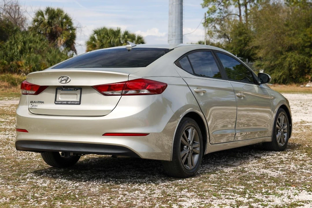 2017 Hyundai Elantra - Image 11 of 12