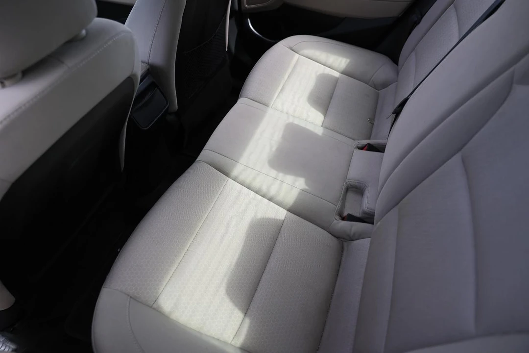 2017 Hyundai Elantra - Image 10 of 12