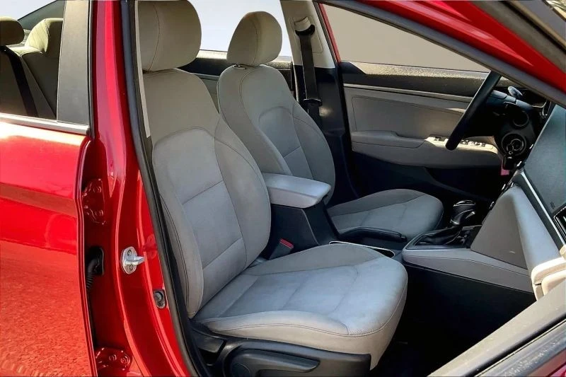 2017 Hyundai Elantra - Image 11 of 12