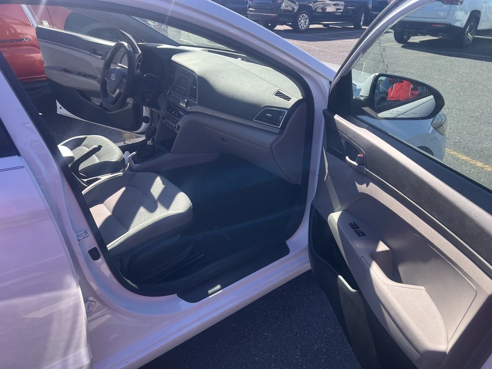 2017 Hyundai Elantra - Image 13 of 16