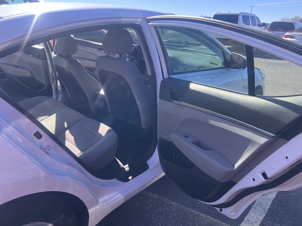 2017 Hyundai Elantra - Image 6 of 16