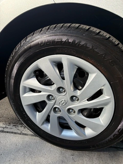 2017 Hyundai Elantra - Image 5 of 7