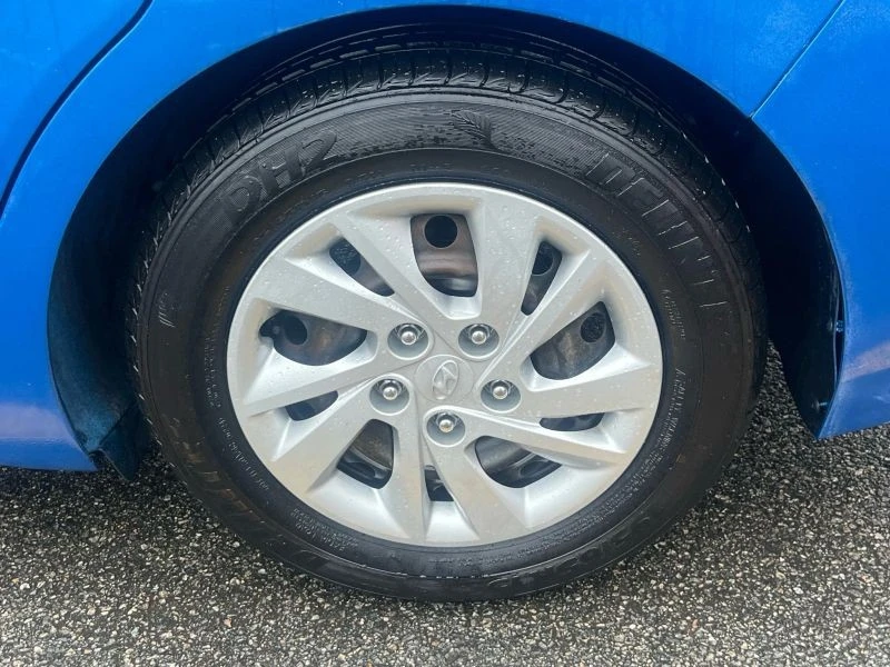 2017 Hyundai Elantra - Image 10 of 12