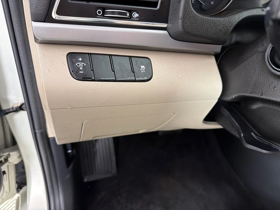 2017 Hyundai Elantra - Image 14 of 21