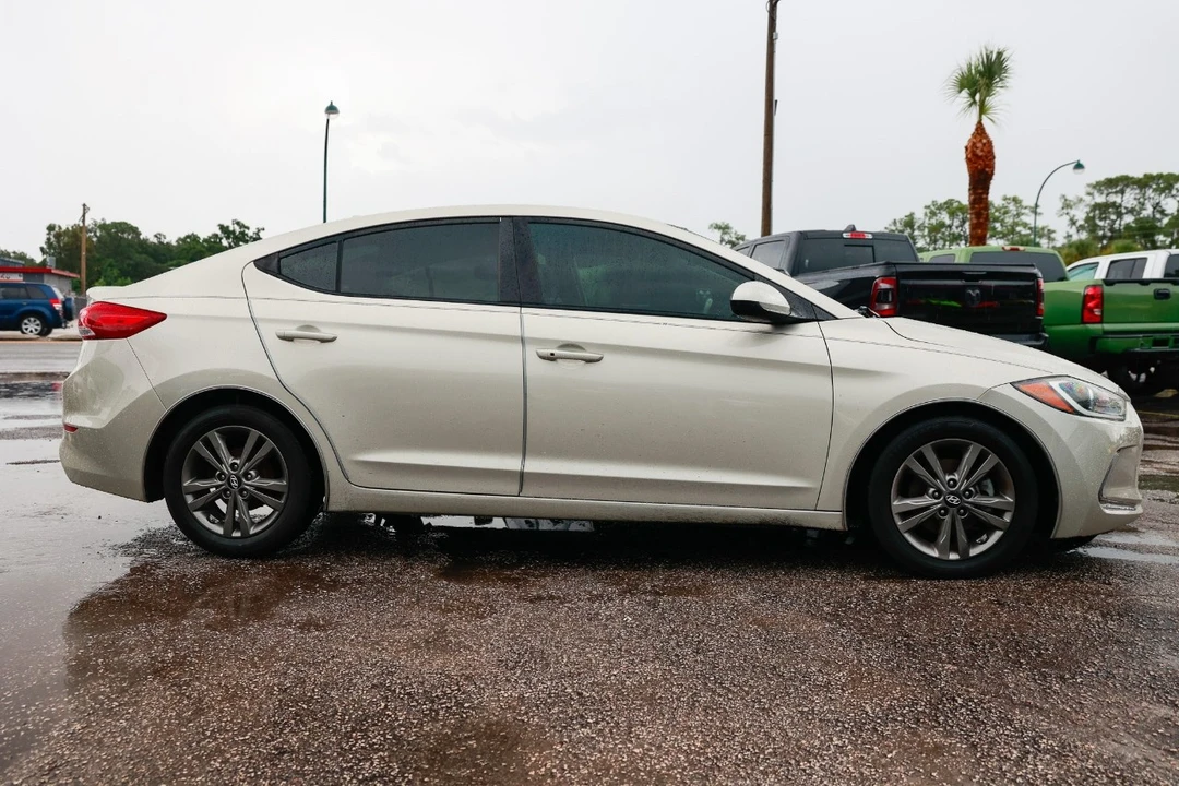 2017 Hyundai Elantra - Image 13 of 21