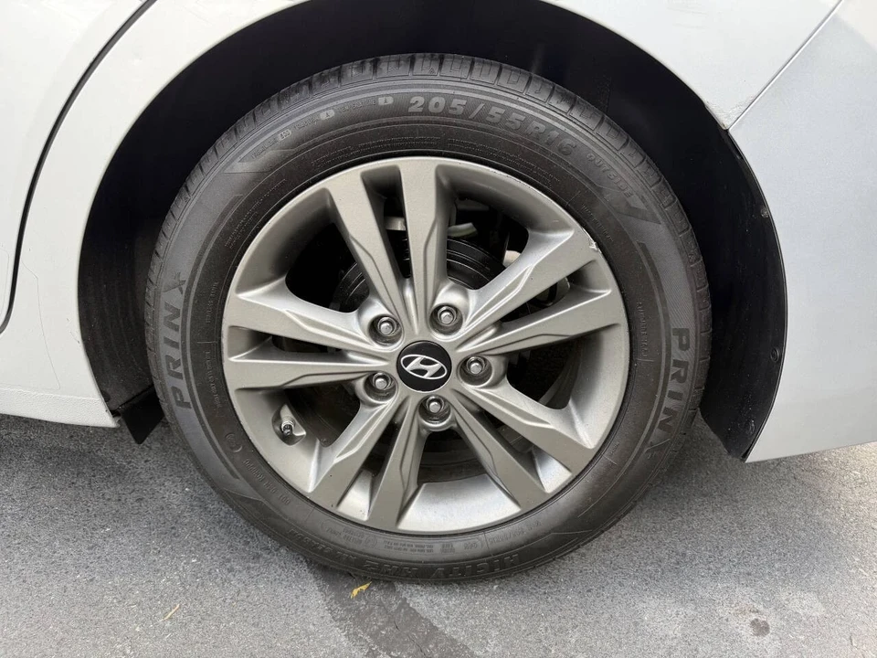 2017 Hyundai Elantra - Image 16 of 21