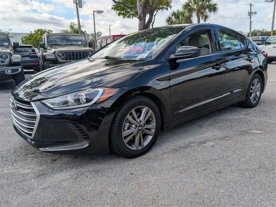 2017 Hyundai Elantra - Image 4 of 12