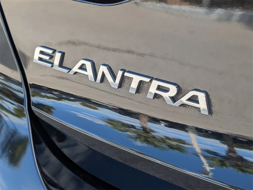 2017 Hyundai Elantra - Image 12 of 12