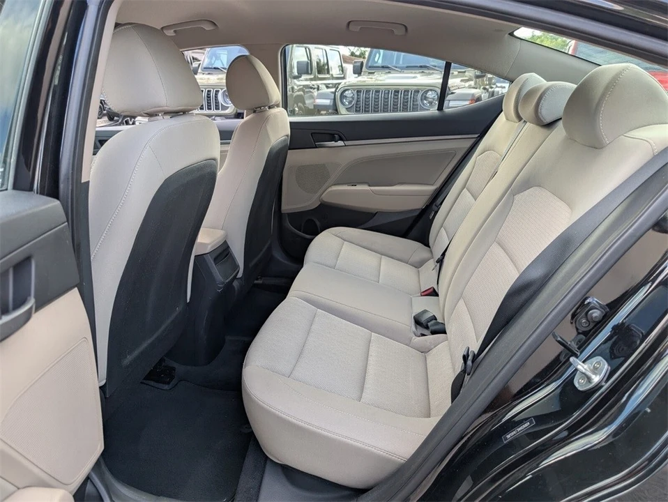 2017 Hyundai Elantra - Image 7 of 12