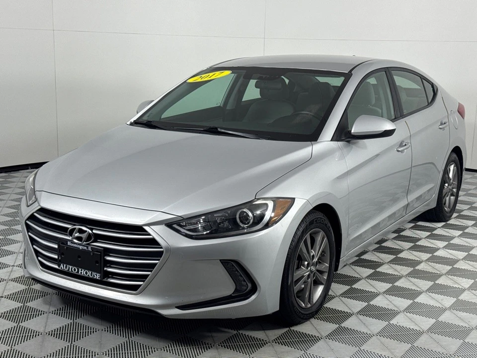 2017 Hyundai Elantra - Image 11 of 12