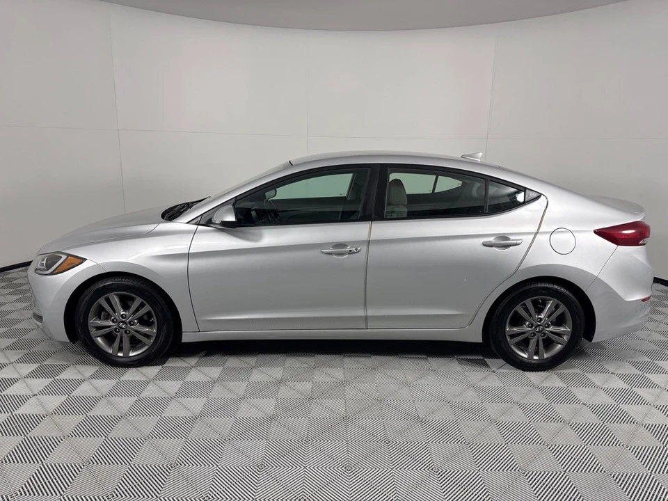 2017 Hyundai Elantra - Image 9 of 12