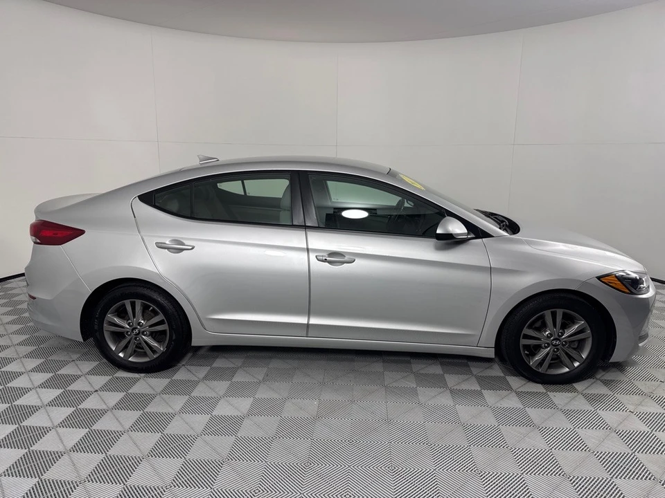 2017 Hyundai Elantra - Image 4 of 12