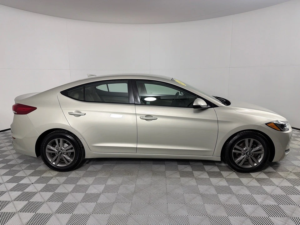 2017 Hyundai Elantra - Image 4 of 12