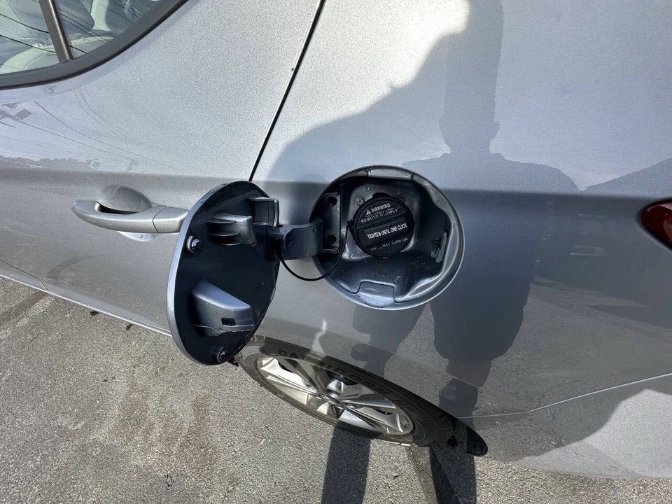 2017 Hyundai Elantra - Image 18 of 21