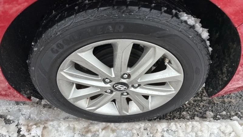 2017 Hyundai Elantra - Image 9 of 12