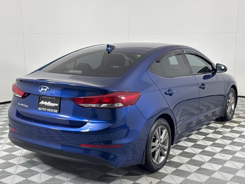 2017 Hyundai Elantra - Image 5 of 12