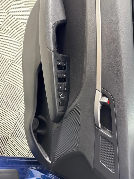 2017 Hyundai Elantra - Image 10 of 12